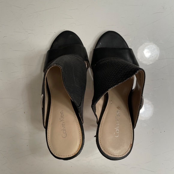 Calvin Klein peep toe mules - Picture 3 of 4